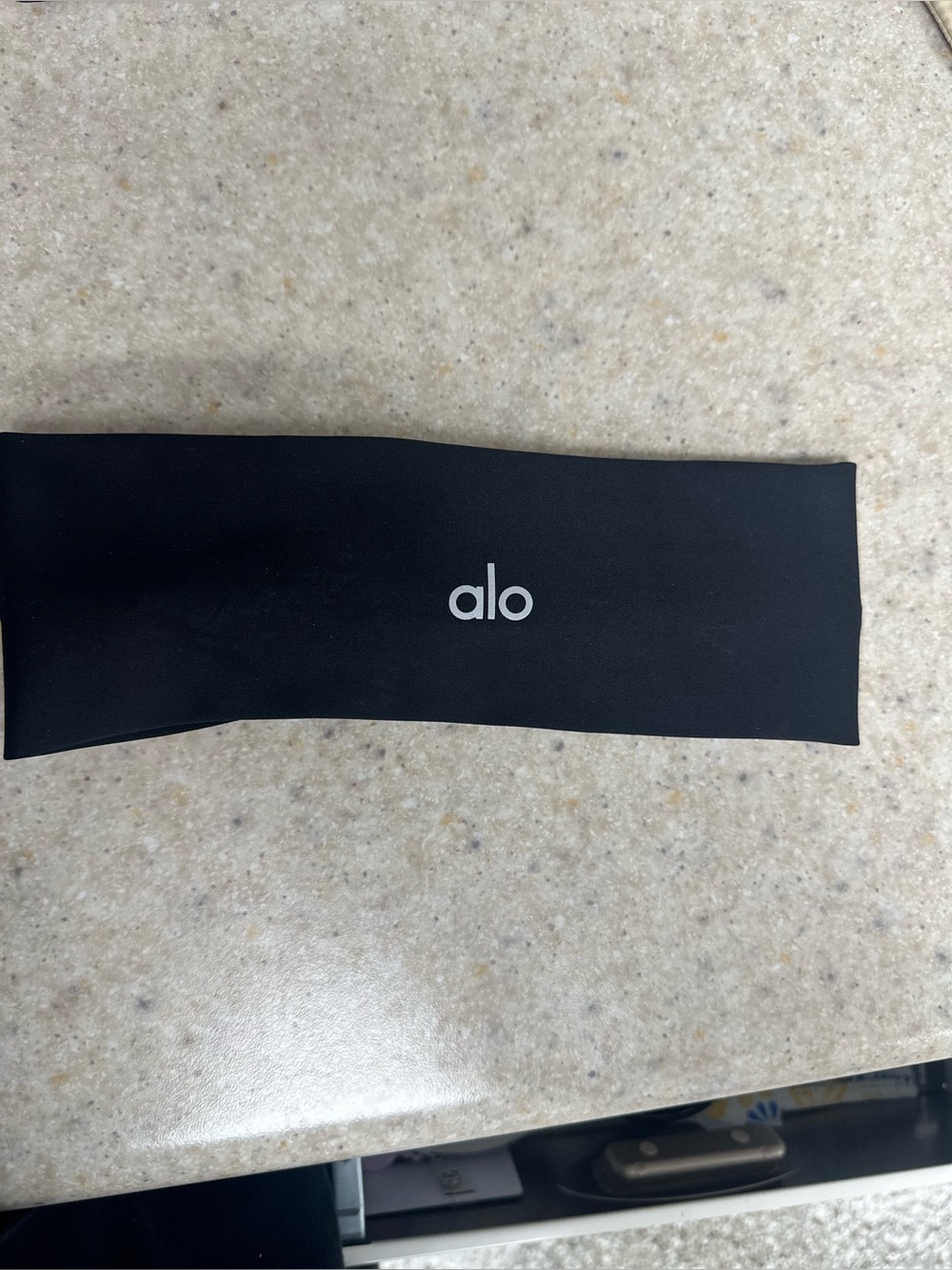 ALO Airlift Yoga Black Logo Headband - Picture 5 of 5